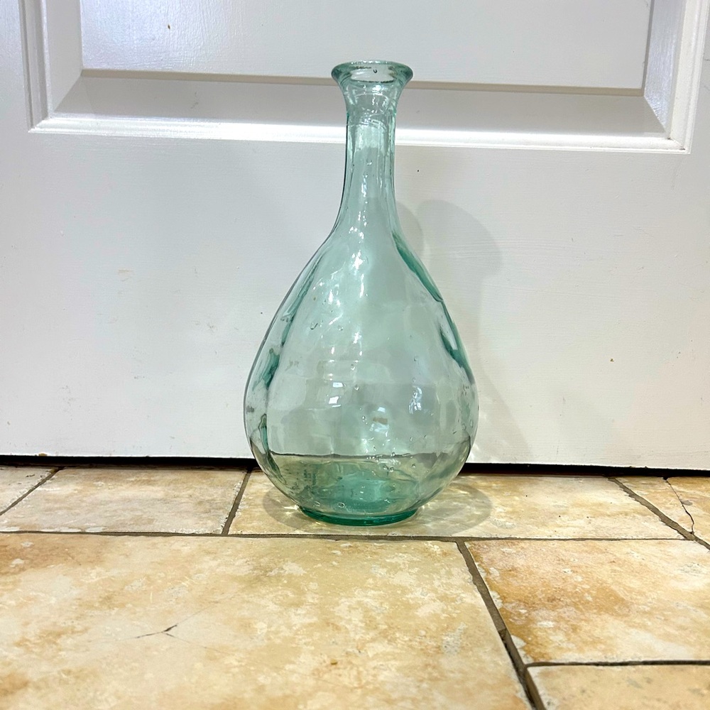 Like new condition. 13 x 7 glass vase from
Kirklands . Originally $16.99